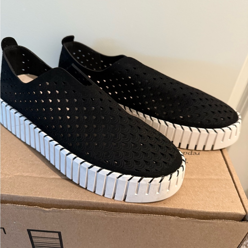 Project Cloud Slip-On Women's Memory Foam Sneakers in Black with White Platform
